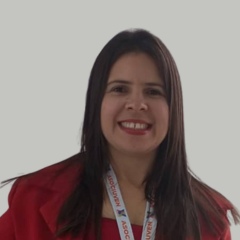 foto de perfil de Aury Allendes, chica cabello largo con blazer rojo
